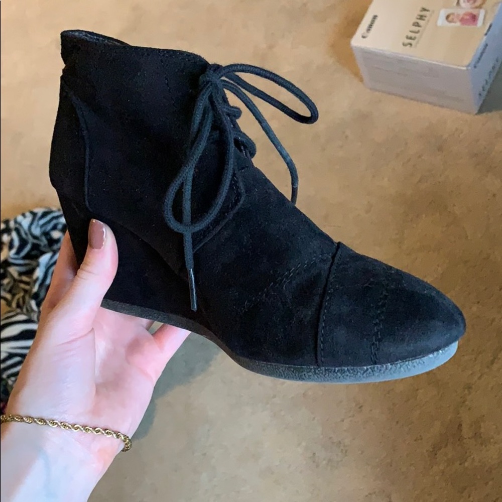 Cute BONGO Bootie Wedges, SIZE 6